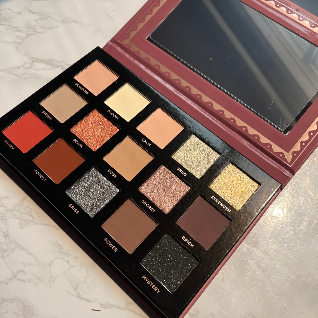 Ace Beauty Smokey Roses Eyeshadow Palette